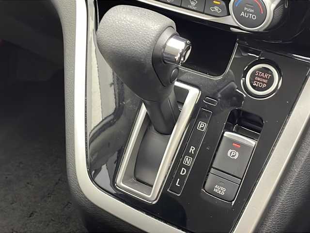 日産 セレナ ハイウェイスター プロパイロットED 千葉県 2016(平28)年 7.7万km ブリリアントホワイトパール 純正8インチナビ（フルセグTV、DVD、CD、SD，BT）/バックカメラ/両側パワースライドドア/衝突被害軽減ブレーキ/レーンキープアシスト/プロパイロット/ビルトインETC/アイドリングストップ/プッシュスタート/ドアバイザー/純正フロアマット