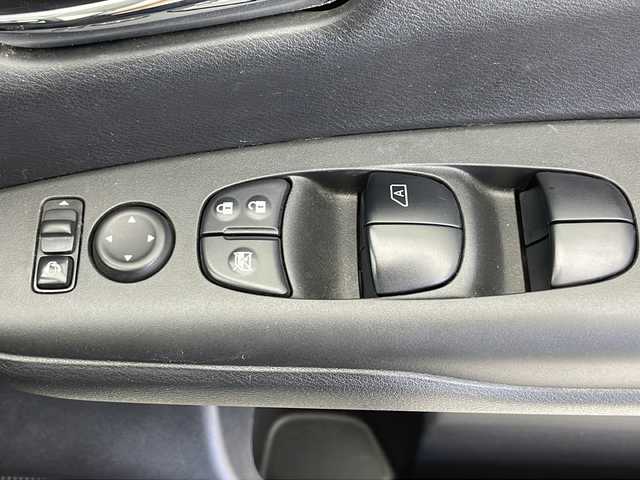 日産 セレナ ハイウェイスター プロパイロットED 千葉県 2016(平28)年 7.7万km ブリリアントホワイトパール 純正8インチナビ（フルセグTV、DVD、CD、SD，BT）/バックカメラ/両側パワースライドドア/衝突被害軽減ブレーキ/レーンキープアシスト/プロパイロット/ビルトインETC/アイドリングストップ/プッシュスタート/ドアバイザー/純正フロアマット
