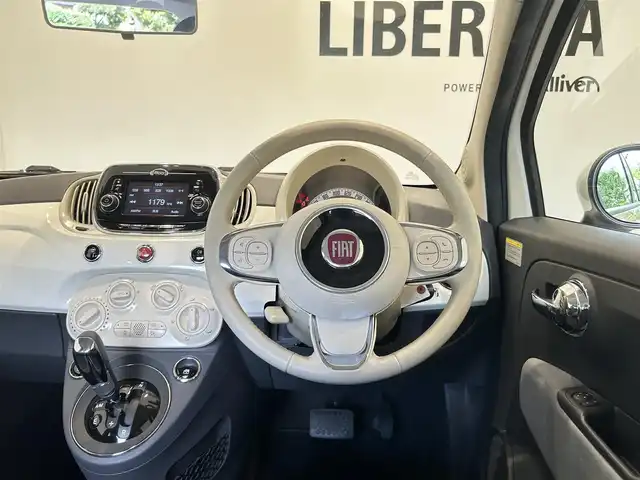フィアット ５００ 1．2 ポップ 福岡県 2017(平29)年 3.2万km 白 純正ディスプレイオーディオ　/Ｂｌｕｅｔｏｏｔｈ接続　/ＡＵＸ　/ＵＳＢ　/リモコンキー　/ステアリングスイッチ　/アイドリングストップ　/ＭＴモード付ＡＴ　/取扱説明書　/保証書　/スペアキー