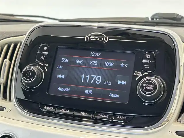 フィアット ５００ 1．2 ポップ 福岡県 2017(平29)年 3.2万km 白 純正ディスプレイオーディオ　/Ｂｌｕｅｔｏｏｔｈ接続　/ＡＵＸ　/ＵＳＢ　/リモコンキー　/ステアリングスイッチ　/アイドリングストップ　/ＭＴモード付ＡＴ　/取扱説明書　/保証書　/スペアキー