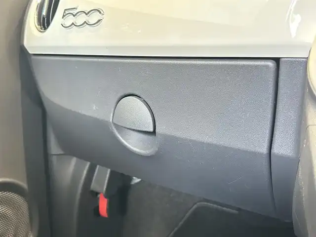 フィアット ５００ 1．2 ポップ 福岡県 2017(平29)年 3.2万km 白 純正ディスプレイオーディオ　/Ｂｌｕｅｔｏｏｔｈ接続　/ＡＵＸ　/ＵＳＢ　/リモコンキー　/ステアリングスイッチ　/アイドリングストップ　/ＭＴモード付ＡＴ　/取扱説明書　/保証書　/スペアキー