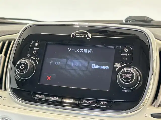 フィアット ５００ 1．2 ポップ 福岡県 2017(平29)年 3.2万km 白 純正ディスプレイオーディオ　/Ｂｌｕｅｔｏｏｔｈ接続　/ＡＵＸ　/ＵＳＢ　/リモコンキー　/ステアリングスイッチ　/アイドリングストップ　/ＭＴモード付ＡＴ　/取扱説明書　/保証書　/スペアキー
