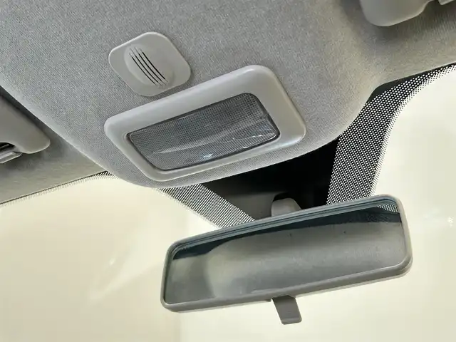 フィアット ５００ 1．2 ポップ 福岡県 2017(平29)年 3.2万km 白 純正ディスプレイオーディオ　/Ｂｌｕｅｔｏｏｔｈ接続　/ＡＵＸ　/ＵＳＢ　/リモコンキー　/ステアリングスイッチ　/アイドリングストップ　/ＭＴモード付ＡＴ　/取扱説明書　/保証書　/スペアキー