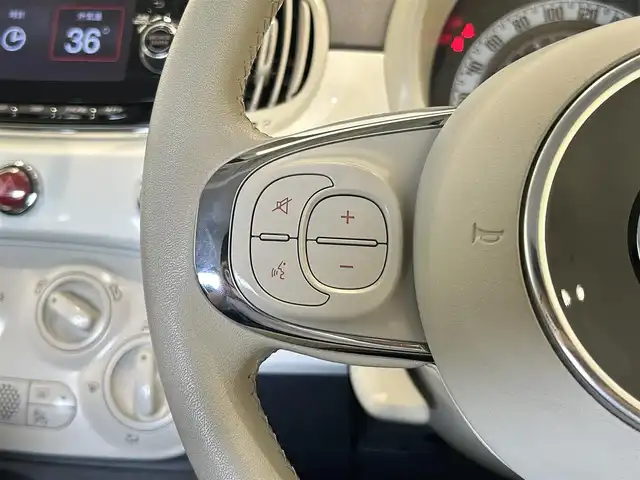 フィアット ５００ 1．2 ポップ 福岡県 2017(平29)年 3.2万km 白 純正ディスプレイオーディオ　/Ｂｌｕｅｔｏｏｔｈ接続　/ＡＵＸ　/ＵＳＢ　/リモコンキー　/ステアリングスイッチ　/アイドリングストップ　/ＭＴモード付ＡＴ　/取扱説明書　/保証書　/スペアキー