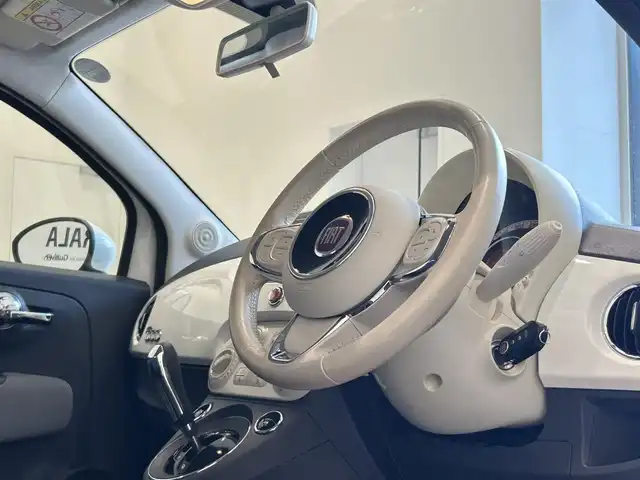 フィアット ５００ 1．2 ポップ 福岡県 2017(平29)年 3.2万km 白 純正ディスプレイオーディオ　/Ｂｌｕｅｔｏｏｔｈ接続　/ＡＵＸ　/ＵＳＢ　/リモコンキー　/ステアリングスイッチ　/アイドリングストップ　/ＭＴモード付ＡＴ　/取扱説明書　/保証書　/スペアキー