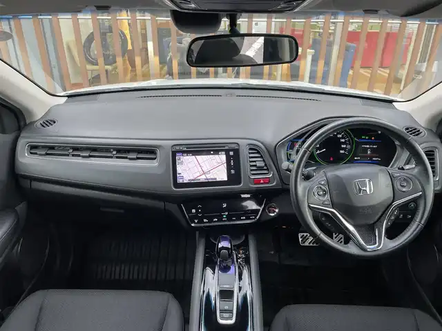 ホンダ ヴェゼル ハイブリッド X 鳥取県 2014(平26)年 10.3万km ホワイトオーキッドパール (株)IDOMが運営する【じしゃロン鳥取店】の自社ローン専用車両になります。こちらは現金またはオートローンご利用時の価格です。自社ローンご希望の方は別途その旨お申付け下さい/４WD/純正ナビ/・フルセグTV/・AM/FM/・CD/DVD/・Bluetooth接続/バックカメラ/クルーズコントロール/純正LEDヘッドライト/プッシュスタート/あんしんパッケージ/純正フロアマット/ETC