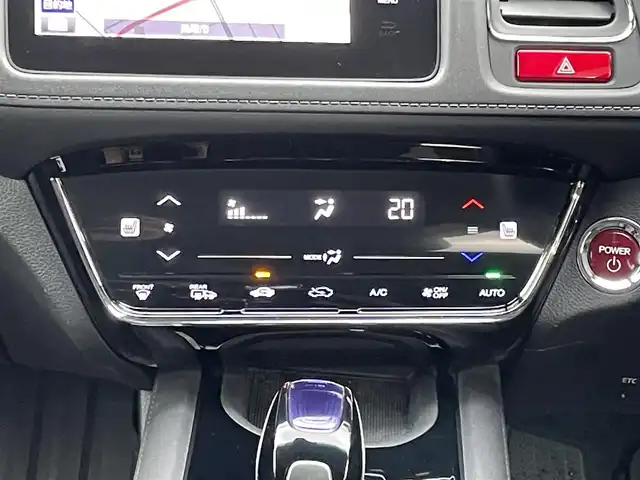 ホンダ ヴェゼル ハイブリッド X 鳥取県 2014(平26)年 10.3万km ホワイトオーキッドパール (株)IDOMが運営する【じしゃロン鳥取店】の自社ローン専用車両になります。こちらは現金またはオートローンご利用時の価格です。自社ローンご希望の方は別途その旨お申付け下さい/４WD/純正ナビ/・フルセグTV/・AM/FM/・CD/DVD/・Bluetooth接続/バックカメラ/クルーズコントロール/純正LEDヘッドライト/プッシュスタート/あんしんパッケージ/純正フロアマット/ETC