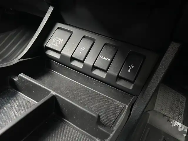 ホンダ ヴェゼル ハイブリッド X 鳥取県 2014(平26)年 10.3万km ホワイトオーキッドパール (株)IDOMが運営する【じしゃロン鳥取店】の自社ローン専用車両になります。こちらは現金またはオートローンご利用時の価格です。自社ローンご希望の方は別途その旨お申付け下さい/４WD/純正ナビ/・フルセグTV/・AM/FM/・CD/DVD/・Bluetooth接続/バックカメラ/クルーズコントロール/純正LEDヘッドライト/プッシュスタート/あんしんパッケージ/純正フロアマット/ETC