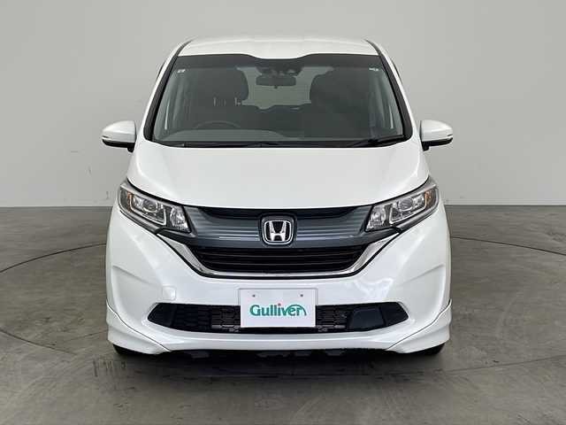 ホンダ フリード G ホンダセンシング 兵庫県 2019(令1)年 2.9万km ホワイトオーキッドパール ・純正ナビ/・Bluetooth/CD/DVD/SD/USBフルセグテレビ/・バックカメラ/・ホンダセンシング/・衝突軽減ブレーキ/・レーダークルーズコントロール/・先行車発進お知らせ機能/・路外逸脱抑制機能/・レーンキープアシスト/・標識認識機能/・自動ドアロック連動機能/・自動ドアアンロック連動機能/・横滑り防止装置/・アイドリングストップ/・純正フロアマット/・モデューロ製15インチアルミホイール/・モデリスタエアロ/・LEDオートライト/・純正前後ドライブレコーダー/・純正ビルトインETC/・スマートキー/・サーモスメーター/・ハイグロメーター
