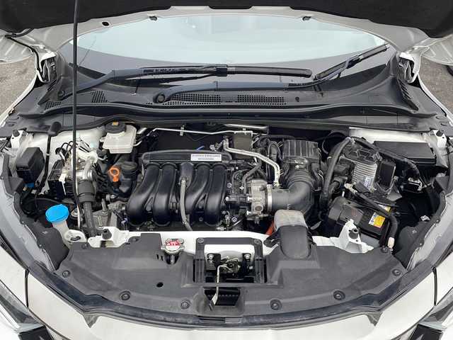 ホンダ ヴェゼル ハイブリッド Z ホンダセンシング 岩手県 2018(平30)年 8.5万km プラチナホワイトパール 4WD/純正8インチナビ(CD/DVD/ラジオ/USB/BT)/フルセグテレビ/バックカメラ/寒冷地仕様/前席シートヒーター/ハーフレザーシート/ビルトインETC/パドルシフト/衝突被害軽減ブレーキ/車線逸脱防止機能/レーダークルーズコントロール/車両接近通報機能/横滑り防止機能/スマートキー(×2)/ステアリングスイッチ/プッシュスタート/LEDヘッドライト/フォグランプ/純正17inアルミホイール/純正フロアマット/純正トノカバー/ドアバイザー/取説＆保証書