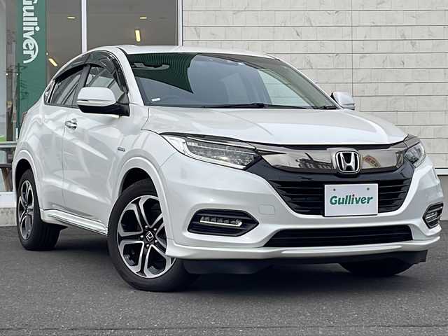 ホンダ ヴェゼル ハイブリッド Z ホンダセンシング 岩手県 2018(平30)年 8.5万km プラチナホワイトパール 4WD/純正8インチナビ(CD/DVD/ラジオ/USB/BT)/フルセグテレビ/バックカメラ/寒冷地仕様/前席シートヒーター/ハーフレザーシート/ビルトインETC/パドルシフト/衝突被害軽減ブレーキ/車線逸脱防止機能/レーダークルーズコントロール/車両接近通報機能/横滑り防止機能/スマートキー(×2)/ステアリングスイッチ/プッシュスタート/LEDヘッドライト/フォグランプ/純正17inアルミホイール/純正フロアマット/純正トノカバー/ドアバイザー/取説＆保証書