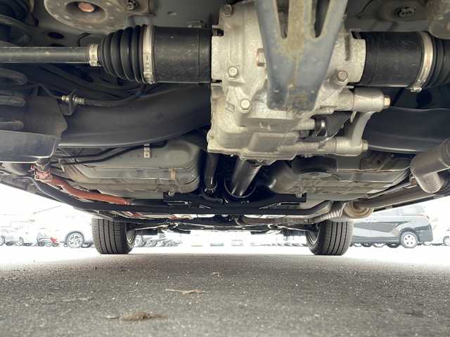 ホンダ ヴェゼル ハイブリッド Z ホンダセンシング 岩手県 2018(平30)年 8.5万km プラチナホワイトパール 4WD/純正8インチナビ(CD/DVD/ラジオ/USB/BT)/フルセグテレビ/バックカメラ/寒冷地仕様/前席シートヒーター/ハーフレザーシート/ビルトインETC/パドルシフト/衝突被害軽減ブレーキ/車線逸脱防止機能/レーダークルーズコントロール/車両接近通報機能/横滑り防止機能/スマートキー(×2)/ステアリングスイッチ/プッシュスタート/LEDヘッドライト/フォグランプ/純正17inアルミホイール/純正フロアマット/純正トノカバー/ドアバイザー/取説＆保証書