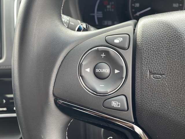 ホンダ ヴェゼル ハイブリッド Z ホンダセンシング 岩手県 2018(平30)年 8.5万km プラチナホワイトパール 4WD/純正8インチナビ(CD/DVD/ラジオ/USB/BT)/フルセグテレビ/バックカメラ/寒冷地仕様/前席シートヒーター/ハーフレザーシート/ビルトインETC/パドルシフト/衝突被害軽減ブレーキ/車線逸脱防止機能/レーダークルーズコントロール/車両接近通報機能/横滑り防止機能/スマートキー(×2)/ステアリングスイッチ/プッシュスタート/LEDヘッドライト/フォグランプ/純正17inアルミホイール/純正フロアマット/純正トノカバー/ドアバイザー/取説＆保証書