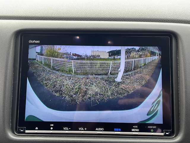 ホンダ ヴェゼル ハイブリッド Z ホンダセンシング 岩手県 2018(平30)年 8.5万km プラチナホワイトパール 4WD/純正8インチナビ(CD/DVD/ラジオ/USB/BT)/フルセグテレビ/バックカメラ/寒冷地仕様/前席シートヒーター/ハーフレザーシート/ビルトインETC/パドルシフト/衝突被害軽減ブレーキ/車線逸脱防止機能/レーダークルーズコントロール/車両接近通報機能/横滑り防止機能/スマートキー(×2)/ステアリングスイッチ/プッシュスタート/LEDヘッドライト/フォグランプ/純正17inアルミホイール/純正フロアマット/純正トノカバー/ドアバイザー/取説＆保証書