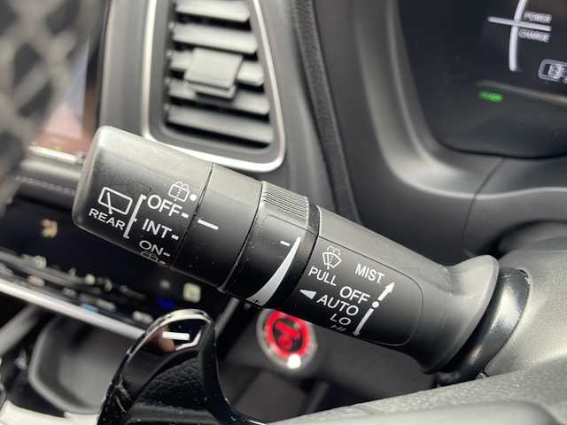 ホンダ ヴェゼル ハイブリッド Z ホンダセンシング 岩手県 2018(平30)年 8.5万km プラチナホワイトパール 4WD/純正8インチナビ(CD/DVD/ラジオ/USB/BT)/フルセグテレビ/バックカメラ/寒冷地仕様/前席シートヒーター/ハーフレザーシート/ビルトインETC/パドルシフト/衝突被害軽減ブレーキ/車線逸脱防止機能/レーダークルーズコントロール/車両接近通報機能/横滑り防止機能/スマートキー(×2)/ステアリングスイッチ/プッシュスタート/LEDヘッドライト/フォグランプ/純正17inアルミホイール/純正フロアマット/純正トノカバー/ドアバイザー/取説＆保証書