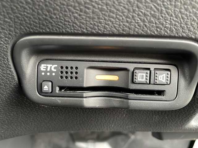 ホンダ ヴェゼル ハイブリッド Z ホンダセンシング 岩手県 2018(平30)年 8.5万km プラチナホワイトパール 4WD/純正8インチナビ(CD/DVD/ラジオ/USB/BT)/フルセグテレビ/バックカメラ/寒冷地仕様/前席シートヒーター/ハーフレザーシート/ビルトインETC/パドルシフト/衝突被害軽減ブレーキ/車線逸脱防止機能/レーダークルーズコントロール/車両接近通報機能/横滑り防止機能/スマートキー(×2)/ステアリングスイッチ/プッシュスタート/LEDヘッドライト/フォグランプ/純正17inアルミホイール/純正フロアマット/純正トノカバー/ドアバイザー/取説＆保証書