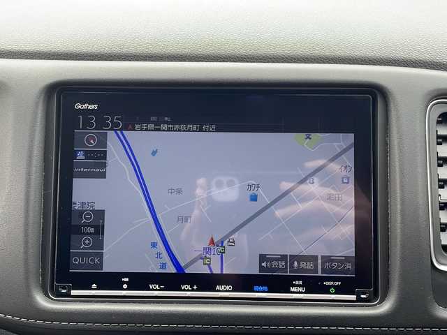 ホンダ ヴェゼル ハイブリッド Z ホンダセンシング 岩手県 2018(平30)年 8.5万km プラチナホワイトパール 4WD/純正8インチナビ(CD/DVD/ラジオ/USB/BT)/フルセグテレビ/バックカメラ/寒冷地仕様/前席シートヒーター/ハーフレザーシート/ビルトインETC/パドルシフト/衝突被害軽減ブレーキ/車線逸脱防止機能/レーダークルーズコントロール/車両接近通報機能/横滑り防止機能/スマートキー(×2)/ステアリングスイッチ/プッシュスタート/LEDヘッドライト/フォグランプ/純正17inアルミホイール/純正フロアマット/純正トノカバー/ドアバイザー/取説＆保証書