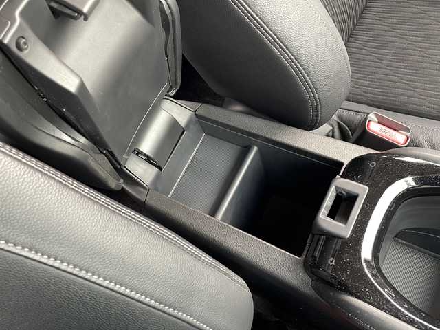 ホンダ ヴェゼル ハイブリッド Z ホンダセンシング 岩手県 2018(平30)年 8.5万km プラチナホワイトパール 4WD/純正8インチナビ(CD/DVD/ラジオ/USB/BT)/フルセグテレビ/バックカメラ/寒冷地仕様/前席シートヒーター/ハーフレザーシート/ビルトインETC/パドルシフト/衝突被害軽減ブレーキ/車線逸脱防止機能/レーダークルーズコントロール/車両接近通報機能/横滑り防止機能/スマートキー(×2)/ステアリングスイッチ/プッシュスタート/LEDヘッドライト/フォグランプ/純正17inアルミホイール/純正フロアマット/純正トノカバー/ドアバイザー/取説＆保証書