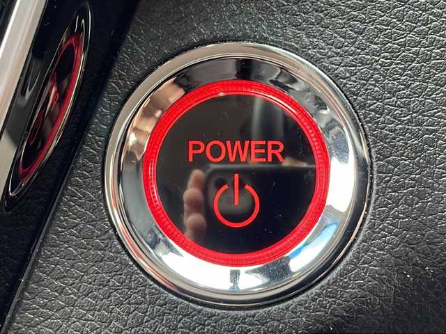 ホンダ ヴェゼル ハイブリッド Z ホンダセンシング 岩手県 2018(平30)年 8.5万km プラチナホワイトパール 4WD/純正8インチナビ(CD/DVD/ラジオ/USB/BT)/フルセグテレビ/バックカメラ/寒冷地仕様/前席シートヒーター/ハーフレザーシート/ビルトインETC/パドルシフト/衝突被害軽減ブレーキ/車線逸脱防止機能/レーダークルーズコントロール/車両接近通報機能/横滑り防止機能/スマートキー(×2)/ステアリングスイッチ/プッシュスタート/LEDヘッドライト/フォグランプ/純正17inアルミホイール/純正フロアマット/純正トノカバー/ドアバイザー/取説＆保証書