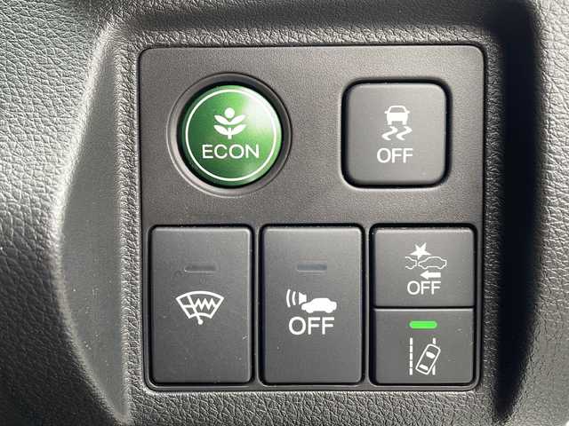 ホンダ ヴェゼル ハイブリッド Z ホンダセンシング 岩手県 2018(平30)年 8.5万km プラチナホワイトパール 4WD/純正8インチナビ(CD/DVD/ラジオ/USB/BT)/フルセグテレビ/バックカメラ/寒冷地仕様/前席シートヒーター/ハーフレザーシート/ビルトインETC/パドルシフト/衝突被害軽減ブレーキ/車線逸脱防止機能/レーダークルーズコントロール/車両接近通報機能/横滑り防止機能/スマートキー(×2)/ステアリングスイッチ/プッシュスタート/LEDヘッドライト/フォグランプ/純正17inアルミホイール/純正フロアマット/純正トノカバー/ドアバイザー/取説＆保証書