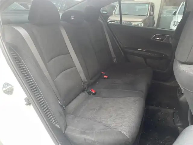 ホンダ アコード ハイブリッド LX 福岡県 2013(平25)年 12.3万km ホワイトオーキッドパール 純正ディーラーナビ/・Bluetooth/・フルセグTV/・CD/DVD/・AM/FM/・USB/・AUX/クルーズコントロール/ハンズフリー/横滑り防止システム/オートライト/フォグランプ/電動格納ミラー/パワーシート（D/N）/ビルトインETC/ドライブレコーダー前後/EVモード/純正フロアマット/社外アルミホイール/保証書/取扱説明書/スペアキー×１/プッシュスタート