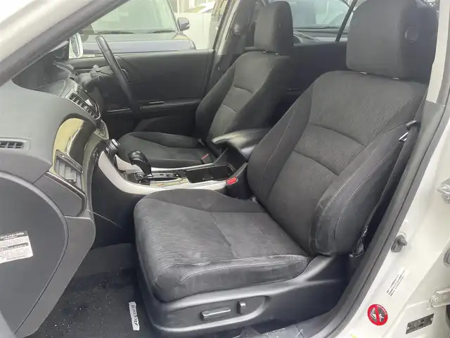 ホンダ アコード ハイブリッド LX 福岡県 2013(平25)年 12.3万km ホワイトオーキッドパール 純正ディーラーナビ/・Bluetooth/・フルセグTV/・CD/DVD/・AM/FM/・USB/・AUX/クルーズコントロール/ハンズフリー/横滑り防止システム/オートライト/フォグランプ/電動格納ミラー/パワーシート（D/N）/ビルトインETC/ドライブレコーダー前後/EVモード/純正フロアマット/社外アルミホイール/保証書/取扱説明書/スペアキー×１/プッシュスタート