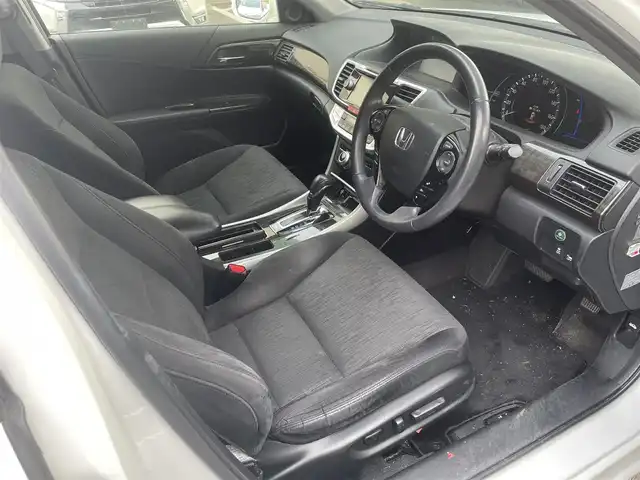 ホンダ アコード ハイブリッド LX 福岡県 2013(平25)年 12.3万km ホワイトオーキッドパール 純正ディーラーナビ/・Bluetooth/・フルセグTV/・CD/DVD/・AM/FM/・USB/・AUX/クルーズコントロール/ハンズフリー/横滑り防止システム/オートライト/フォグランプ/電動格納ミラー/パワーシート（D/N）/ビルトインETC/ドライブレコーダー前後/EVモード/純正フロアマット/社外アルミホイール/保証書/取扱説明書/スペアキー×１/プッシュスタート