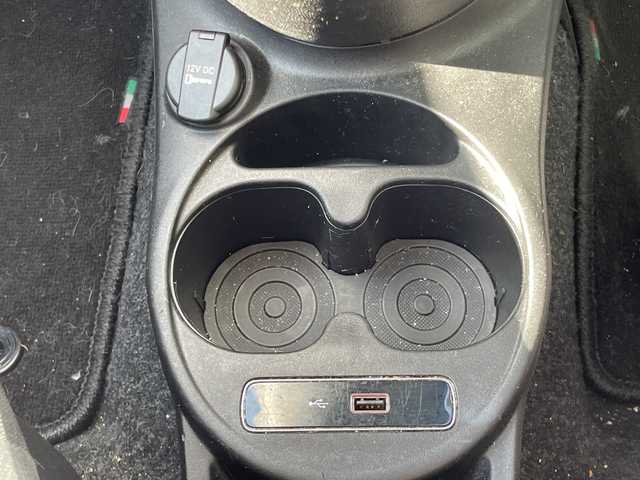 フィアット ５００ 1．2 ポップ 福岡県 2019(平31)年 7.4万km 白 純正ディスプレイオーディオ/（AM/FM/USB/BT）/ワンオーナー/リモコンキー/純正フロアマット/W+サイド+カーテンエアバッグ/保証書・記録簿・取扱説明書