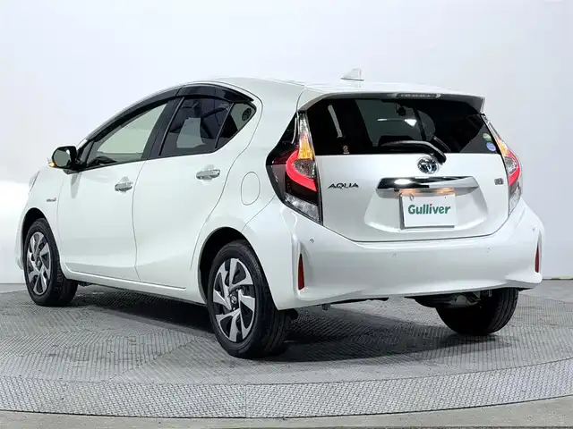 トヨタ アクア S スタイルブラック 大阪府 2019(令1)年 2.1万km ホワイトパールクリスタルシャイン 純正ナビTV バックカメラ 衝突軽減ブレーキ レーンアシスト オートハイビーム スマートキー プッシュスタート クリアランスソナー 前後ドライブレコーダー ETC