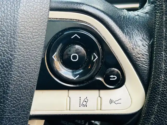 トヨタ プリウス Sセーフティプラス 岡山県 2016(平28)年 13.2万km ホワイトパールクリスタルシャイン (株)IDOMが運営する【じしゃロン岡山店】の自社ローン対象車両になります。こちらは現金ご利用時の価格です。自社ローンご希望の方は別途その旨お申付け下さい。/＊モデリスタエアロ/＊純正ナビ/＊バックカメラ/＊ヘッドアップディスプレイ/＊パーキングアシストシステム/＊レーダークルーズコントロール/＊フルセグテレビ/＊アイドリングストップ/＊ETC/＊プッシュスタート