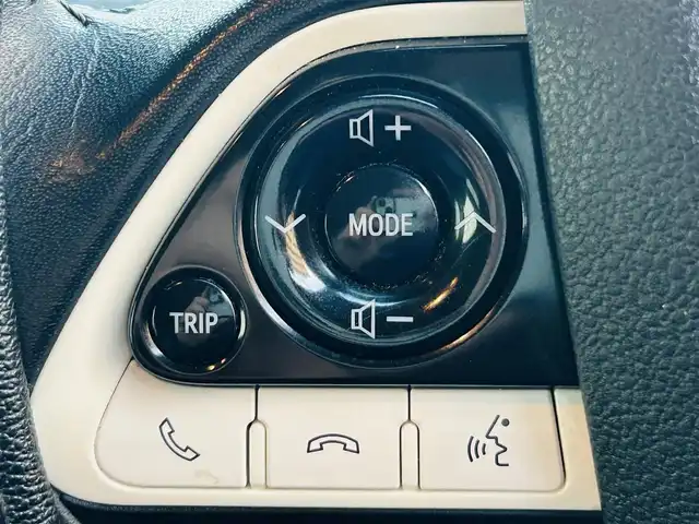 トヨタ プリウス Sセーフティプラス 岡山県 2016(平28)年 13.2万km ホワイトパールクリスタルシャイン (株)IDOMが運営する【じしゃロン岡山店】の自社ローン対象車両になります。こちらは現金ご利用時の価格です。自社ローンご希望の方は別途その旨お申付け下さい。/＊モデリスタエアロ/＊純正ナビ/＊バックカメラ/＊ヘッドアップディスプレイ/＊パーキングアシストシステム/＊レーダークルーズコントロール/＊フルセグテレビ/＊アイドリングストップ/＊ETC/＊プッシュスタート