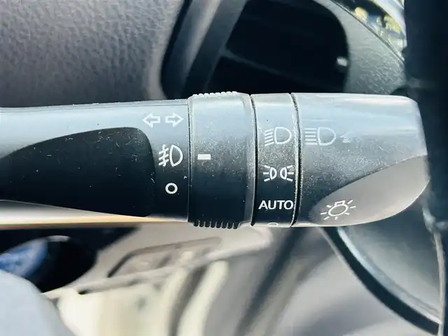 トヨタ プリウス Sセーフティプラス 岡山県 2016(平28)年 13.2万km ホワイトパールクリスタルシャイン (株)IDOMが運営する【じしゃロン岡山店】の自社ローン対象車両になります。こちらは現金ご利用時の価格です。自社ローンご希望の方は別途その旨お申付け下さい。/＊モデリスタエアロ/＊純正ナビ/＊バックカメラ/＊ヘッドアップディスプレイ/＊パーキングアシストシステム/＊レーダークルーズコントロール/＊フルセグテレビ/＊アイドリングストップ/＊ETC/＊プッシュスタート