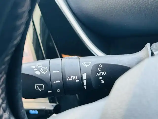 トヨタ プリウス Sセーフティプラス 岡山県 2016(平28)年 13.2万km ホワイトパールクリスタルシャイン (株)IDOMが運営する【じしゃロン岡山店】の自社ローン対象車両になります。こちらは現金ご利用時の価格です。自社ローンご希望の方は別途その旨お申付け下さい。/＊モデリスタエアロ/＊純正ナビ/＊バックカメラ/＊ヘッドアップディスプレイ/＊パーキングアシストシステム/＊レーダークルーズコントロール/＊フルセグテレビ/＊アイドリングストップ/＊ETC/＊プッシュスタート