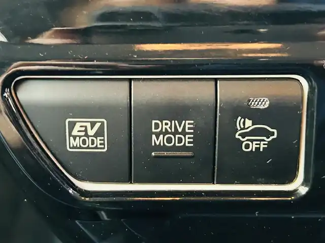 トヨタ プリウス Sセーフティプラス 岡山県 2016(平28)年 13.2万km ホワイトパールクリスタルシャイン (株)IDOMが運営する【じしゃロン岡山店】の自社ローン対象車両になります。こちらは現金ご利用時の価格です。自社ローンご希望の方は別途その旨お申付け下さい。/＊モデリスタエアロ/＊純正ナビ/＊バックカメラ/＊ヘッドアップディスプレイ/＊パーキングアシストシステム/＊レーダークルーズコントロール/＊フルセグテレビ/＊アイドリングストップ/＊ETC/＊プッシュスタート