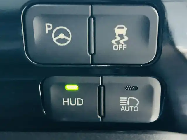 トヨタ プリウス Sセーフティプラス 岡山県 2016(平28)年 13.2万km ホワイトパールクリスタルシャイン (株)IDOMが運営する【じしゃロン岡山店】の自社ローン対象車両になります。こちらは現金ご利用時の価格です。自社ローンご希望の方は別途その旨お申付け下さい。/＊モデリスタエアロ/＊純正ナビ/＊バックカメラ/＊ヘッドアップディスプレイ/＊パーキングアシストシステム/＊レーダークルーズコントロール/＊フルセグテレビ/＊アイドリングストップ/＊ETC/＊プッシュスタート