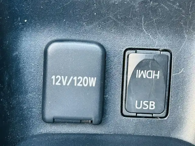 トヨタ プリウス Sセーフティプラス 岡山県 2016(平28)年 13.2万km ホワイトパールクリスタルシャイン (株)IDOMが運営する【じしゃロン岡山店】の自社ローン対象車両になります。こちらは現金ご利用時の価格です。自社ローンご希望の方は別途その旨お申付け下さい。/＊モデリスタエアロ/＊純正ナビ/＊バックカメラ/＊ヘッドアップディスプレイ/＊パーキングアシストシステム/＊レーダークルーズコントロール/＊フルセグテレビ/＊アイドリングストップ/＊ETC/＊プッシュスタート