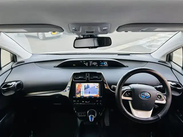 トヨタ プリウス Sセーフティプラス 岡山県 2016(平28)年 13.2万km ホワイトパールクリスタルシャイン (株)IDOMが運営する【じしゃロン岡山店】の自社ローン対象車両になります。こちらは現金ご利用時の価格です。自社ローンご希望の方は別途その旨お申付け下さい。/＊モデリスタエアロ/＊純正ナビ/＊バックカメラ/＊ヘッドアップディスプレイ/＊パーキングアシストシステム/＊レーダークルーズコントロール/＊フルセグテレビ/＊アイドリングストップ/＊ETC/＊プッシュスタート