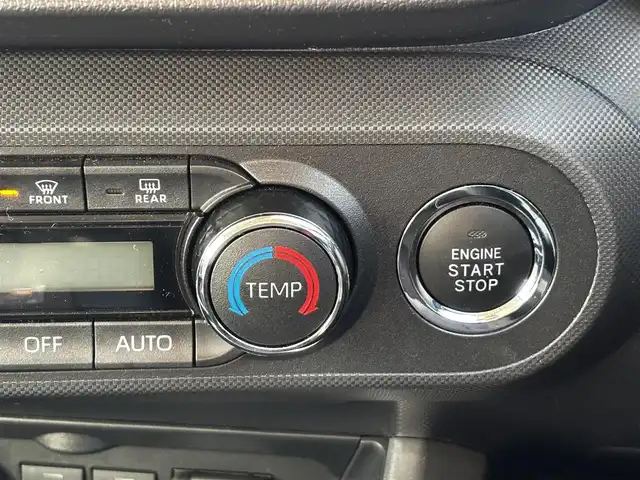 ダイハツ ロッキー プレミアム G 福岡県 2023(令5)年 2.8万km グレーマイカM ビルトインETC/クルーズコントロール(追従あり)/前後コーナーセンサー/前方ドラレコ/LEDオートライト/オートマチックハイビーム/ディスプレイオーディオ/・BT/・フルセグTV/・全方位カメラ/・Apple Car Play/衝突被害軽減システム/レーンキープアシスト/スマートキー/スペアキー/純正フロアマット/純正AW/ハーフレザーシート/シートヒーター(D＋N席)