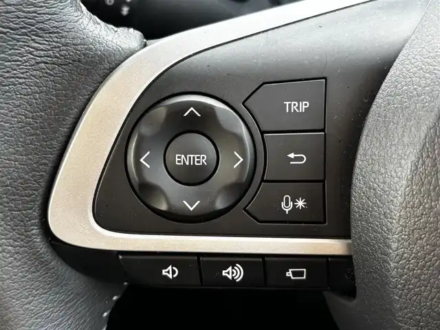 ダイハツ ロッキー プレミアム G 福岡県 2023(令5)年 2.8万km グレーマイカM ビルトインETC/クルーズコントロール(追従あり)/前後コーナーセンサー/前方ドラレコ/LEDオートライト/オートマチックハイビーム/ディスプレイオーディオ/・BT/・フルセグTV/・全方位カメラ/・Apple Car Play/衝突被害軽減システム/レーンキープアシスト/スマートキー/スペアキー/純正フロアマット/純正AW/ハーフレザーシート/シートヒーター(D＋N席)