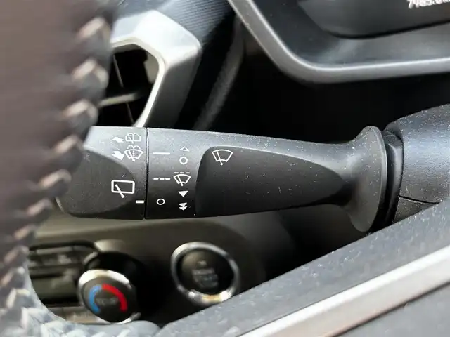 ダイハツ ロッキー プレミアム G 福岡県 2023(令5)年 2.8万km グレーマイカM ビルトインETC/クルーズコントロール(追従あり)/前後コーナーセンサー/前方ドラレコ/LEDオートライト/オートマチックハイビーム/ディスプレイオーディオ/・BT/・フルセグTV/・全方位カメラ/・Apple Car Play/衝突被害軽減システム/レーンキープアシスト/スマートキー/スペアキー/純正フロアマット/純正AW/ハーフレザーシート/シートヒーター(D＋N席)