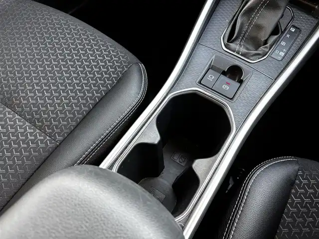 ダイハツ ロッキー プレミアム G 福岡県 2023(令5)年 2.8万km グレーマイカM ビルトインETC/クルーズコントロール(追従あり)/前後コーナーセンサー/前方ドラレコ/LEDオートライト/オートマチックハイビーム/ディスプレイオーディオ/・BT/・フルセグTV/・全方位カメラ/・Apple Car Play/衝突被害軽減システム/レーンキープアシスト/スマートキー/スペアキー/純正フロアマット/純正AW/ハーフレザーシート/シートヒーター(D＋N席)