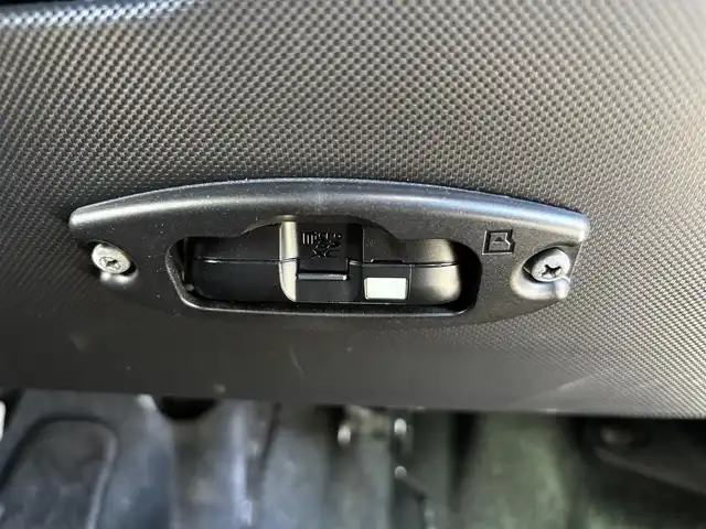 ダイハツ ロッキー プレミアム G 福岡県 2023(令5)年 2.8万km グレーマイカM ビルトインETC/クルーズコントロール(追従あり)/前後コーナーセンサー/前方ドラレコ/LEDオートライト/オートマチックハイビーム/ディスプレイオーディオ/・BT/・フルセグTV/・全方位カメラ/・Apple Car Play/衝突被害軽減システム/レーンキープアシスト/スマートキー/スペアキー/純正フロアマット/純正AW/ハーフレザーシート/シートヒーター(D＋N席)