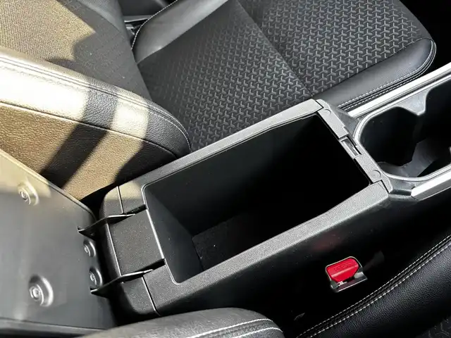 ダイハツ ロッキー プレミアム G 福岡県 2023(令5)年 2.8万km グレーマイカM ビルトインETC/クルーズコントロール(追従あり)/前後コーナーセンサー/前方ドラレコ/LEDオートライト/オートマチックハイビーム/ディスプレイオーディオ/・BT/・フルセグTV/・全方位カメラ/・Apple Car Play/衝突被害軽減システム/レーンキープアシスト/スマートキー/スペアキー/純正フロアマット/純正AW/ハーフレザーシート/シートヒーター(D＋N席)