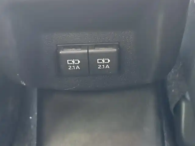 ダイハツ ロッキー プレミアム G 福岡県 2023(令5)年 2.8万km グレーマイカM ビルトインETC/クルーズコントロール(追従あり)/前後コーナーセンサー/前方ドラレコ/LEDオートライト/オートマチックハイビーム/ディスプレイオーディオ/・BT/・フルセグTV/・全方位カメラ/・Apple Car Play/衝突被害軽減システム/レーンキープアシスト/スマートキー/スペアキー/純正フロアマット/純正AW/ハーフレザーシート/シートヒーター(D＋N席)