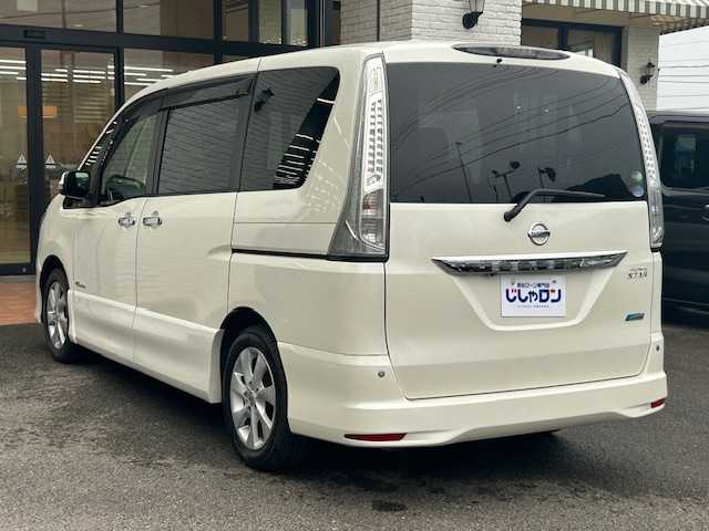 日産 セレナ ハイウェイスター Sハイブリッド 高知県 2012(平24)年 7.6万km ブリリアントホワイトパール (株)IDOMが運営する【じしゃロン高知店】の自社ローン専用車両になります。こちらは現金またはオートローンご利用時の価格です。自社ローンご希望の方は別途その旨お申付け下さい