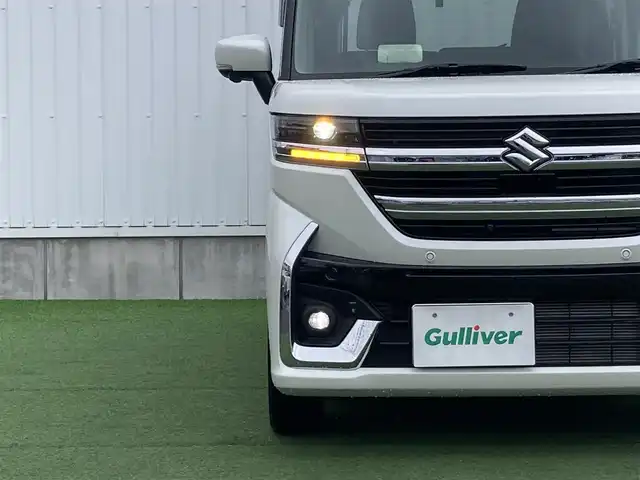 スズキ スペーシア カスタム HYBRID XS 香川県 2024(令6)年 1.2万km ピュアホワイトP 登録時走行距離：11824km/メーカー純正メモリナビ/　CD DVD BT フルセグTV/全方位カメラ/両側パワースライドドア/デュアルセンサーブレーキサポート/レーンキープアシスト/レーダークルーズコントロール/ヘッドアップディスプレイ/クリアランスソナー/LEDヘッドライト/オートライト/フォグランプ/前後ドライブレコーダー/ビルトインETC2.0/ハーフレザーシート/シートヒーター/革巻きステアリング/ステアリングヒーター/電子パーキングブレーキ/後席ロールサンシェード/サーキュレーター/アイドリングストップ/横滑り防止装置/プッシュスタート/スマートキー/スペアキー/新車時保証書/取扱説明書