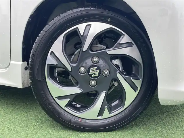 スズキ スペーシア カスタム HYBRID XS 香川県 2024(令6)年 1.2万km ピュアホワイトP 登録時走行距離：11824km/メーカー純正メモリナビ/　CD DVD BT フルセグTV/全方位カメラ/両側パワースライドドア/デュアルセンサーブレーキサポート/レーンキープアシスト/レーダークルーズコントロール/ヘッドアップディスプレイ/クリアランスソナー/LEDヘッドライト/オートライト/フォグランプ/前後ドライブレコーダー/ビルトインETC2.0/ハーフレザーシート/シートヒーター/革巻きステアリング/ステアリングヒーター/電子パーキングブレーキ/後席ロールサンシェード/サーキュレーター/アイドリングストップ/横滑り防止装置/プッシュスタート/スマートキー/スペアキー/新車時保証書/取扱説明書