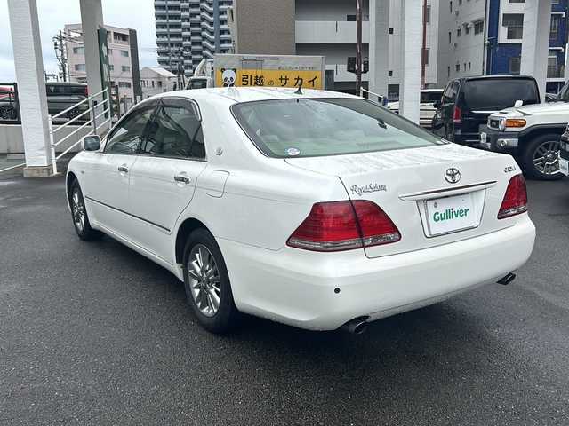 トヨタ クラウン ロイヤル Rサルーンプレミアム50th 宮崎県 2005(平17)年 14.9万km ホワイトパールクリスタルシャイン クラウンロイヤル50周年記念特別仕様車/“Premium 50th Edition”/純正ナビ（AM/FM/CD/MD）/バックカメラ/純正フロアマット/純正AW14インチ/純正ドアバイザー/ビルトインETC/クルーズコントロール追従無し