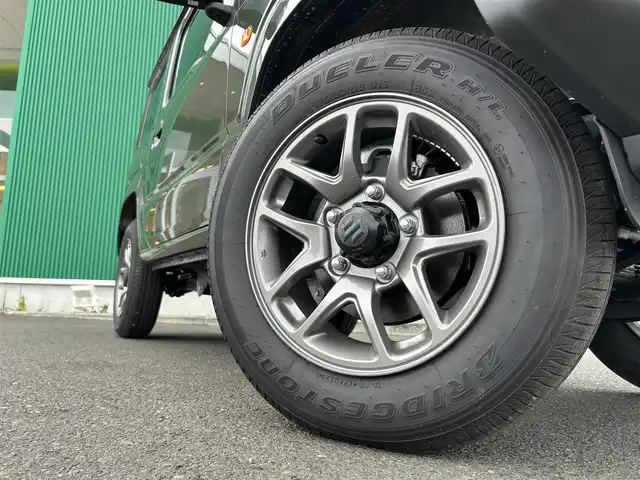 スズキ ジムニー XC 宮城県 2025(令7)年 0.1千km ジャングルグリーン セーフティサポート/・デュアルセンサーブレーキサポート/・車線逸脱警報機能/・ふらつき警報機能/・先行車発進お知らせ機能/・標識認識機能/・ハイビームアシスト/リアパーキングセンサー/シートヒーター/革巻きステアリング/クルーズコントロール/LEDヘッドライト/フォグランプ/オートライト/スマートキー＆プッシュスタート/電動格納ミラー/純正16インチAW/純正フロアマット/W/サイド/カーテンエアバッグ