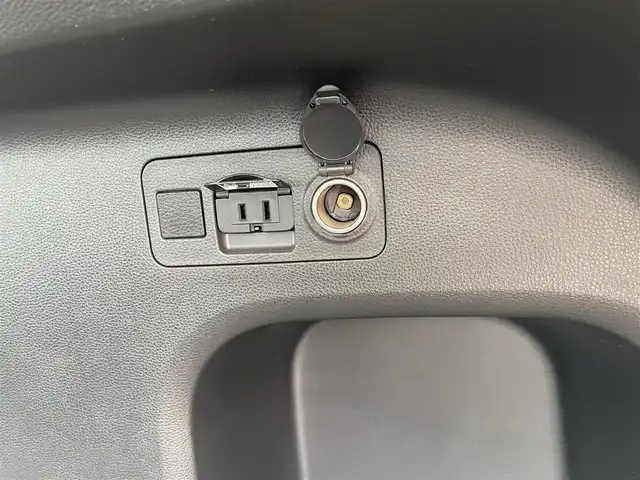 トヨタ ＲＡＶ４ アドベンチャー オフロードPKGⅡ 福岡県 2022(令4)年 5.6万km グレーメタリック 前後純正ドラレコ/横滑り防止機能/レーンキープアシスト/衝突被害軽減システム/ブラインドスポットモニター/バックカメラ/ACC/ビルトイン2.0ETC/AppleCarPlay/純正ナビ/フルセグTV/Bluetooth/Typec充電４個/USB/１２Vソケット/純正フロアマット/純正AW/Dualエアコン/ステアリングヒーター/パワーシート/レザーシート/シートメモリー/シートヒーター/エアシート/100V充電/オートマチックハイビーム/ダウンヒルアシストコントロール/４WD